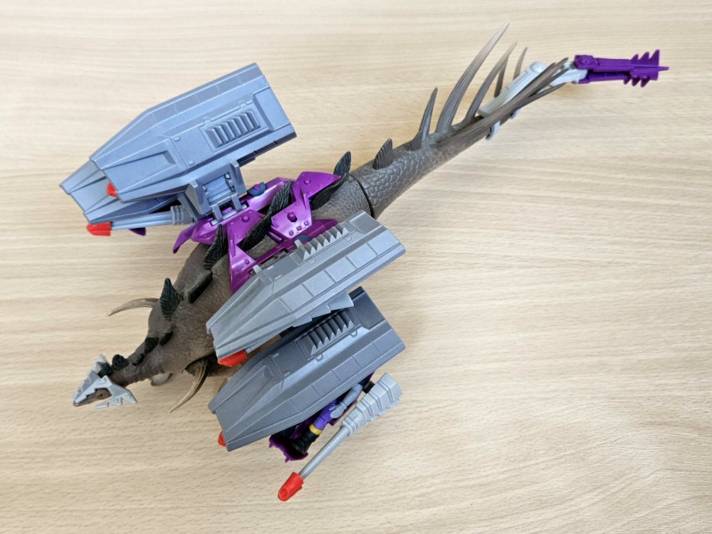 Dino-Riders Kentrosaure avec Krok